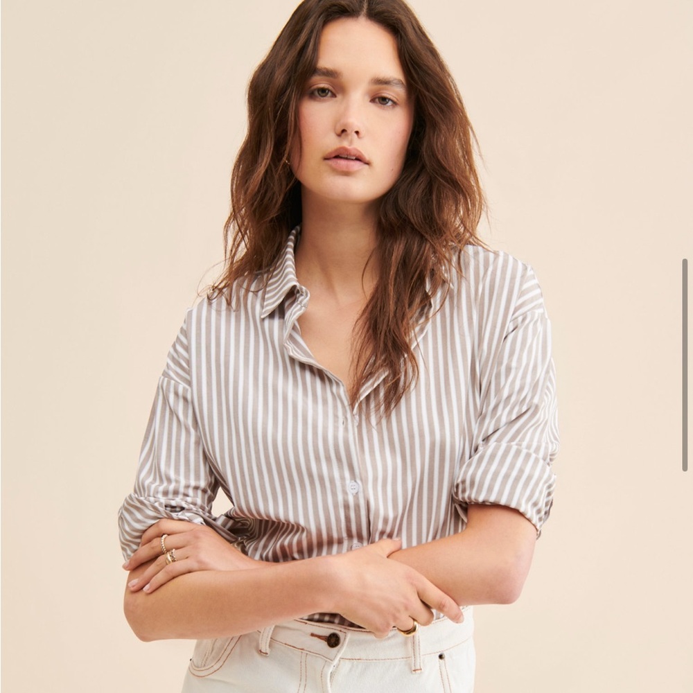 Anthropologie White and Blue Button Down Shirt with Dress Shirt Collar